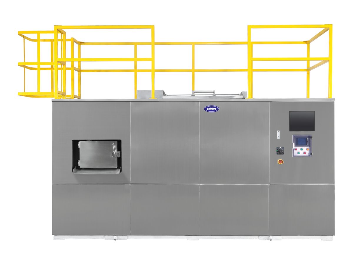 Compostera industrial Oklin GG-300s de acero inoxidable, de frente, con la plataforma de carga con baranda amarilla
